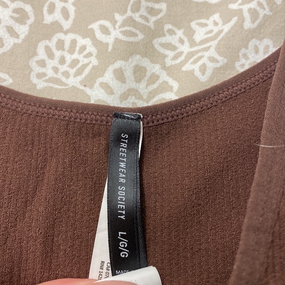 ‼️SOLD‼️Brown Ties Crop Top - Picture 2 of 3